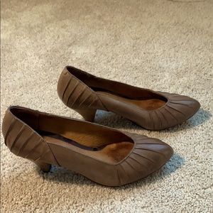 Indigo brown kitten heel shoe